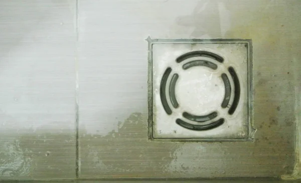 Umywalka Pod Prysznicem — Zdjęcie stockowe
