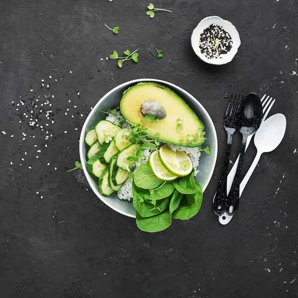 Vegetarisk Vegetabiliska Sommaren Avokado Mikro Grönska Skål Ovanifrån — Stockfoto