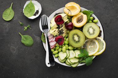 Yaz meyve kase. Vejetaryen Yemeği sağlıklı gıda için. Üstten görünüm