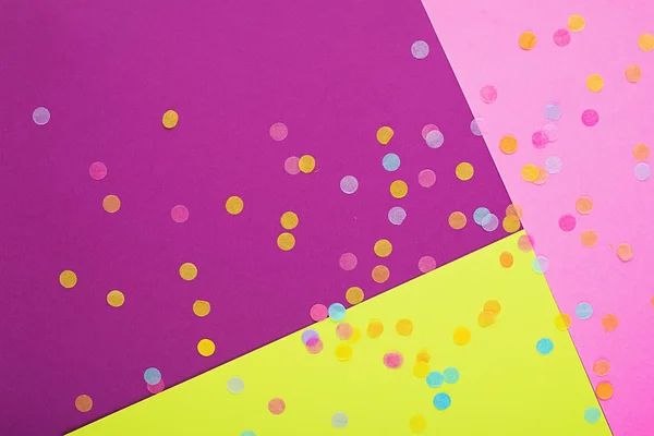 Fondo festivo geométrico abstracto con lentejuelas. Púrpura, rosa y amarillo tendencia colores 2019 , — Foto de Stock