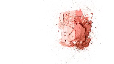 Doku arka planını kırık toz allık izole üzerinde beyaz arka plan. Yatay. Düz yatıyordu. Kopya alanı,