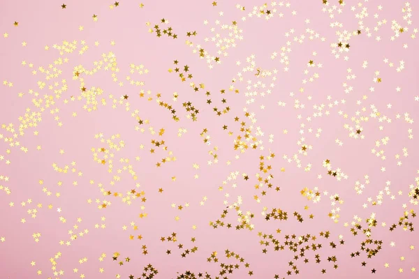 Golden glitter stars on a pink background. Universal festive background. Horizontal, flat lay, Place under the text, — Stock Photo, Image