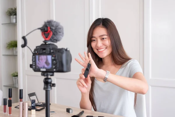 prelestnie-zhenshini-video-onlayn-zhestkiy-seks-v-bane-video