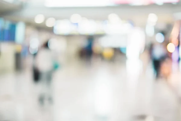 Fundo Turvo Viajante Com Bagagem Terminal Saída Check Aeroporto Com — Fotografia de Stock