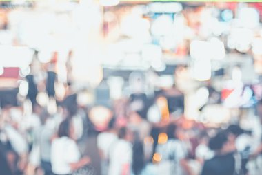 Arka plan bulanık Expo bokeh ışık ile adil insan kalabalığı