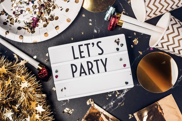 Давайте Вечірку Світлій Коробці Вечіркою Чашки Вечірки Вентилятор Мішура Confetti — стокове фото