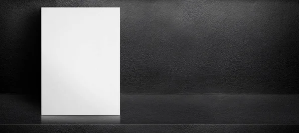Cartaz Branco Branco Inclinado Fundo Sala Cimento Interior Preto Modelo — Fotografia de Stock