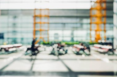 İşadamı, Kongre Salonu, iş ofis binası yolu arka plan Binası koridorunda yürürken arka plan bulanıklık