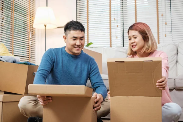 Happy Asian Couple Open Cardboard Boxes While Moving New Home — Stock Photo, Image