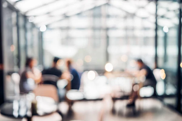 Verschwommener Hintergrund des Kunden, der im Café oder Café sitzt — Stockfoto