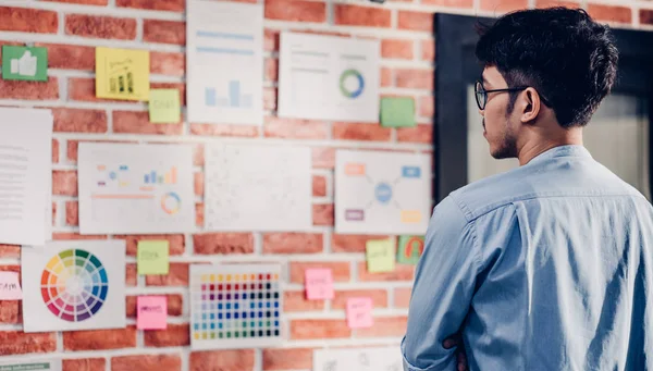 Asian man creative director designer looking at data chart and f — Stock Photo, Image