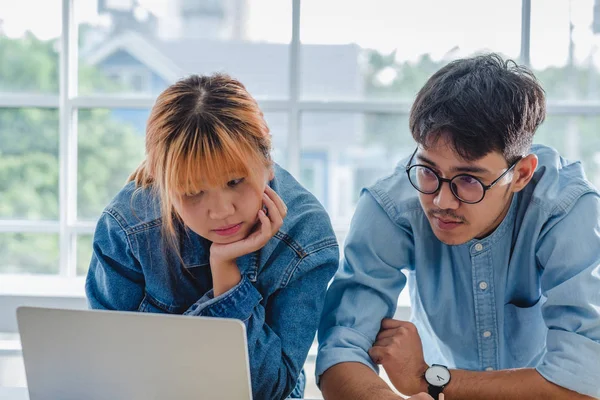 Creative designer team brainstorming  in casual meeting on desk — Stock Photo, Image