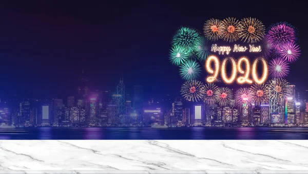 Feliz año nuevo 2020 fuegos artificiales sobre paisaje urbano por la noche con vacío —  Fotos de Stock