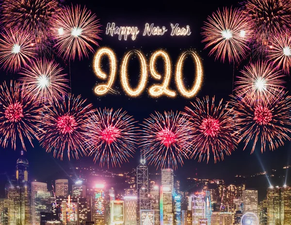Šťastný nový rok 2020 ohňostroj na stavbě panoráma u moře — Stock fotografie