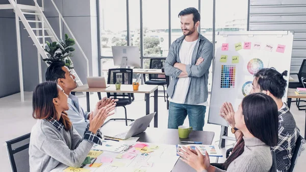 Creative director team lead clap hand with designer team at meet — Stock Photo, Image