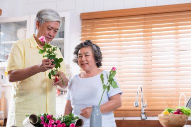 Vazo Asya Kıdemli çift karı koca çiçek aranjman 