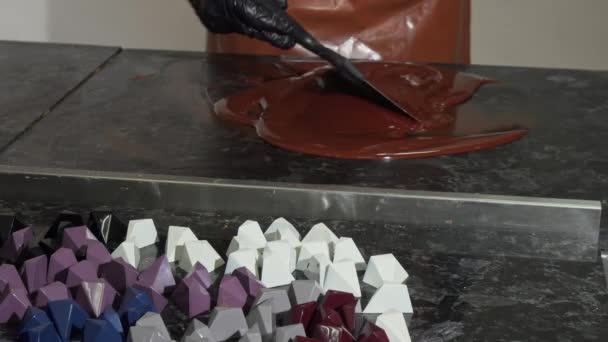 Szakmai cukrászda forró csokoládé temperálás — Stock videók