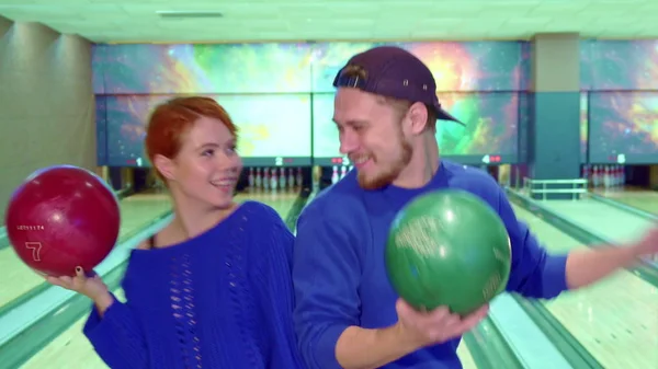 Boy and girl dance with bowling balls — Stock Photo, Image