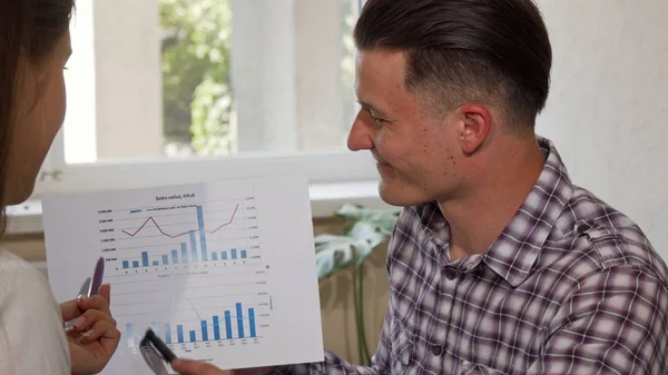 Cheerful young businessman explaining his colleague his business chart — Stock Photo, Image