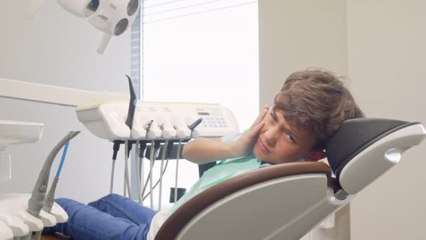 Little boy with toothache looking desperately to the camera — Stock Video