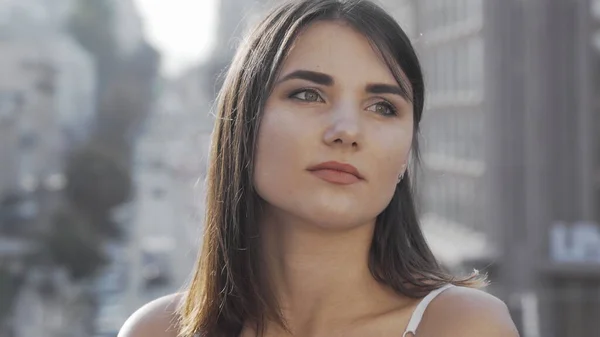 Beautiful woman looking away while waiting someone to meet in the city — Stock Photo, Image