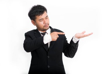 Parmak ile işaret genç adam