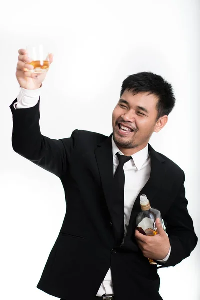 Berusad Affärsman Holding Whiskey Flaska Med Alkoholism Problem Moderna Person — Stockfoto