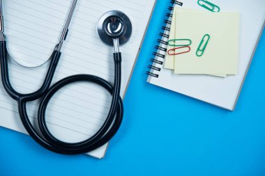 Doktor masasının üst görünümü