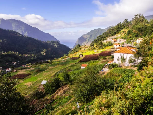Malerischer Blick Auf Häuser Auf Grünen Hügeln Norden Der Insel — Stockfoto