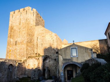 Palmela Castle Setubal bölgesinde, Lizbon Portekiz, gün batımında güneyinde.