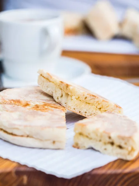 Bolo Caco Med Vitlökssmör Typisk Snack Från Madeira Portugal Royaltyfria Stockfoton