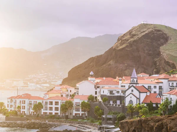 Malerischer Blick Auf Die Kanarische Insel Madeira Portugal Bei Sonnenuntergang lizenzfreie Stockfotos