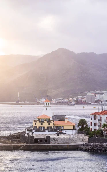 Fyren Och Staden Vid Solnedgången Madeira Portugal Royaltyfria Stockfoton