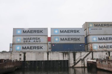 Melnik, Çek Cumhuriyeti, 16 Haziran 2018, Maersk Deniz konteynerler melnik Harbor