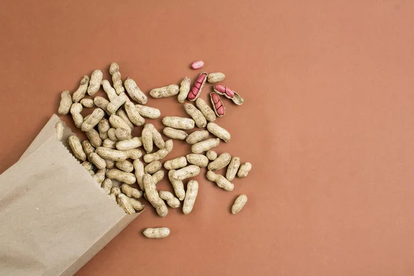 Amendo abertos saindo saindo saco de pape