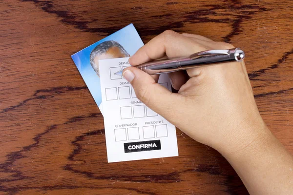 Votando em politicos nas eleies do Brasil