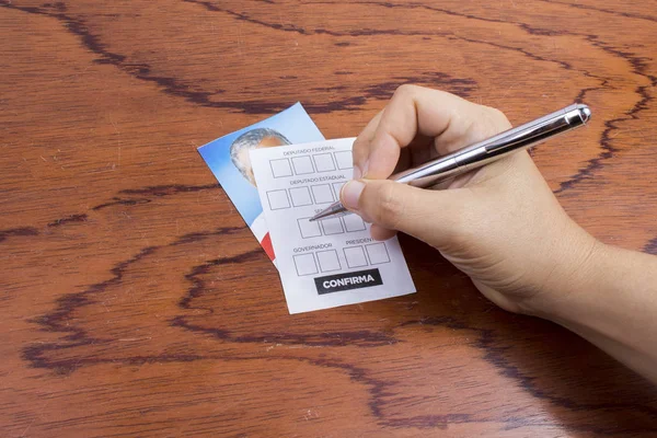 Votando em politicos nas eleies do Brasil