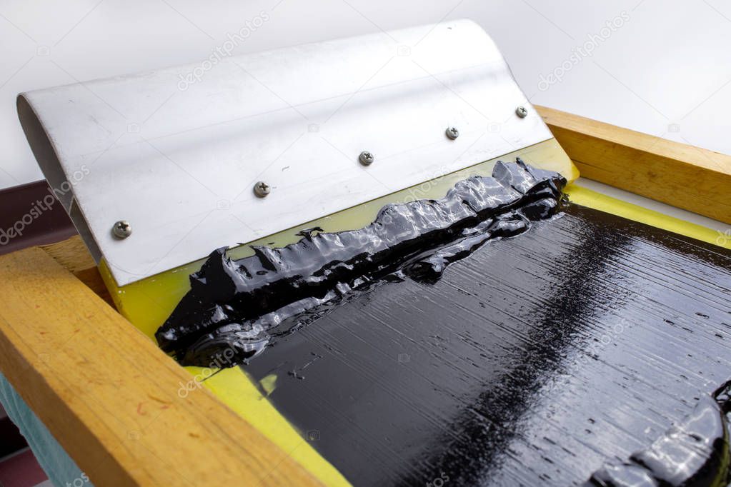 Silkscreen printing metal wheel with black ink