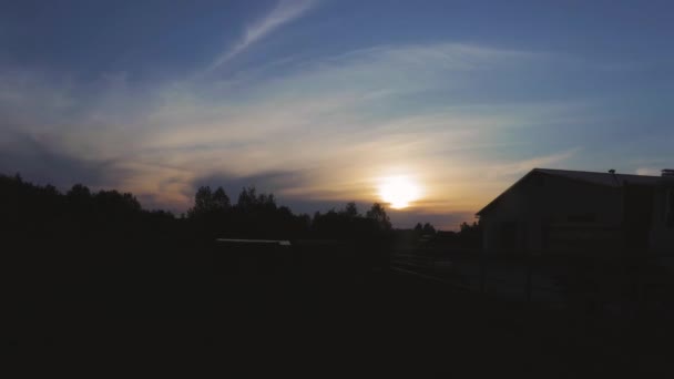 Zonsondergang Tijd Ronden Modus Dorp Stabiel Rode Zon — Stockvideo