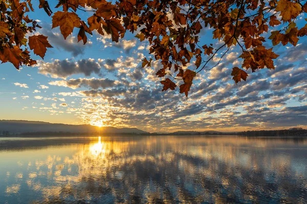 Свята Осені Свято Гарне Боденське Озеро Синє Небо Великий Хмари — стокове фото