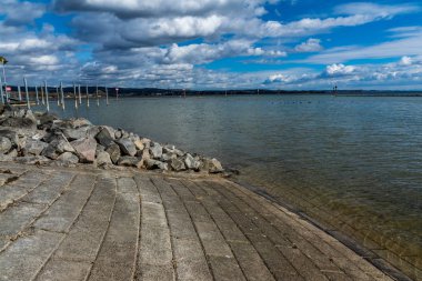 Konstanz Gölü bulutlar drama ile mavi gökyüzü 