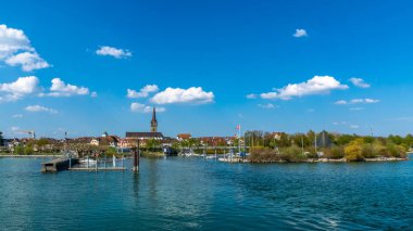 Constance Gölü Radolfzell liman girişinde yaz tatili 16: 9