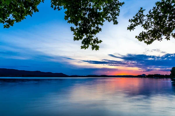 在康斯坦茨湖梦幻般的日落与美丽的云形成 — 图库照片