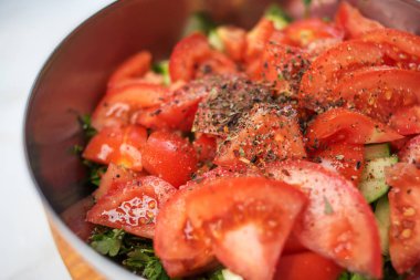 baharatlı domates salatası