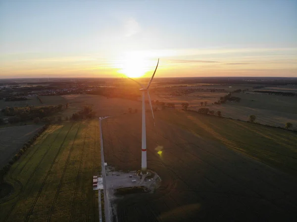 Luftaufnahme Der Baustelle Einer Windkraftanlage Mit Kran Auf Einer Weide — Stockfoto