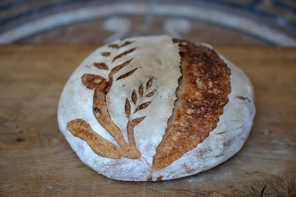 Ev yapımı buğday ekmeği; kabuklu ekşi ekmek