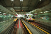 Abstraktní pohyb rozmazané fotografie metra silnice, jednokolejka, vlakové nádraží