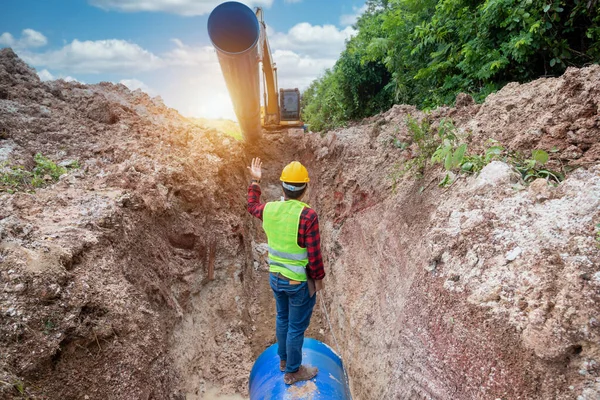 Engineer Wear Safety Uniform Examining Excavation Drainage Pipe Large Plumbing — Stock Photo, Image