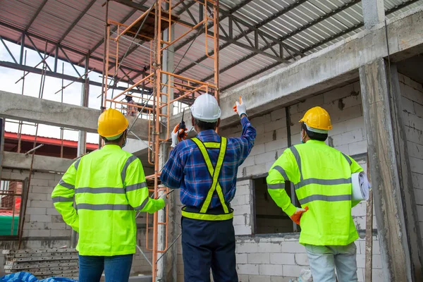 Asiatisk Ingenjör Team Inspektör Arbetare Till Produktivitet Bygga Ett Hus — Stockfoto