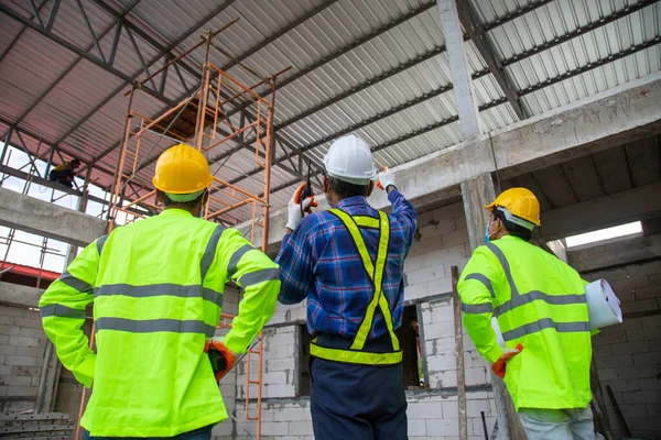 Asiatisk Ingenjör Team Inspektör Arbetare Till Produktivitet Bygga Ett Hus — Stockfoto